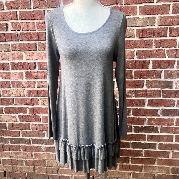 Easel Gray Casual Ruffle Hemline Top; Size Small - Picture 6 of 8